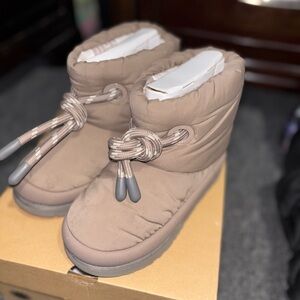 Cozy Taupe Winter Boots